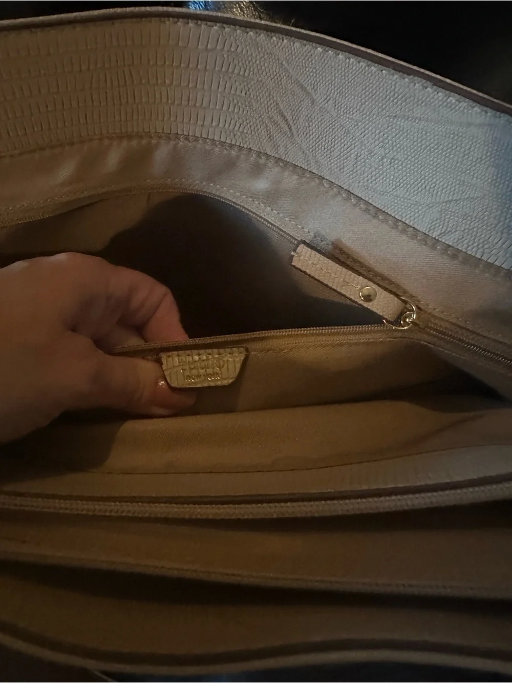 Tutilo New York Beige laptop Bag with Black Handles